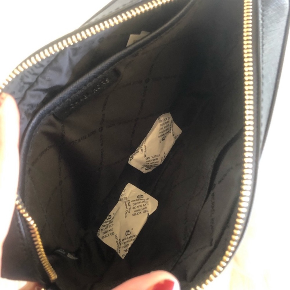 New 🖤 MK large jet set ew crossbody - Picture 3 of 6